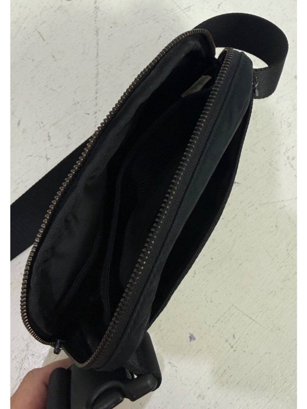 Lululemon Everywhere Belt Bag Black Adjustable Strap Compact Lightweight - Picture 6 of 9